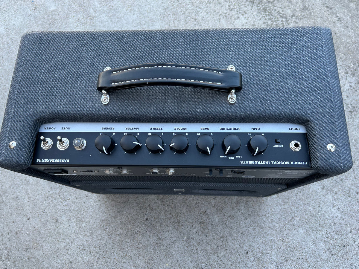 Fender Bassbreaker 15 – Moze Guitars