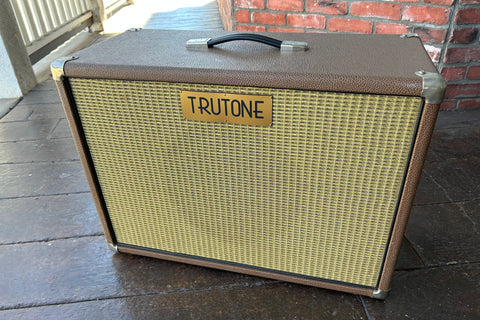 Truetone Speaker cabinet, tan tolex with wheat colored grill cloth, gold turetone badge