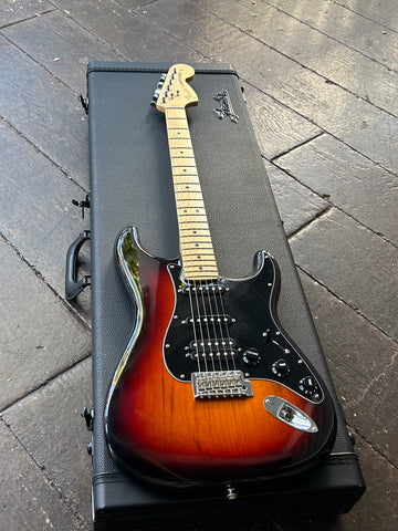 Sunburst 2015 Fender American Special Stratocaster HSS, with maple fretboard and maple headstock