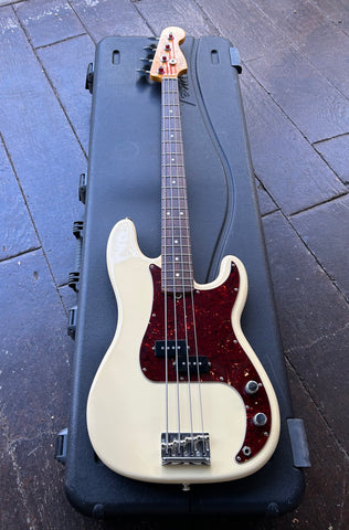 American Professional II Precision Bass®, Rosewood Fingerboard, Olympic White