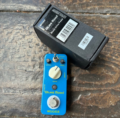 Mooer Blues Mood mini blue guitar pedal with single knob and single button control