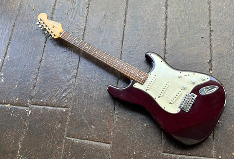 1996 Fender Standard Stratocaster Mexico Wine red, white pickguard, rosewood neck, where fret dots, maple headstock