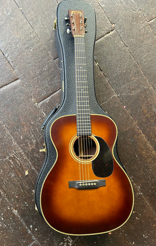 Martin Custom Shop 000-28 Authentic Stage 1 Aged -Ambertone, acoustic guitar, ebony fretboard and rosewood headstock