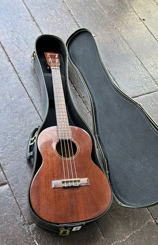 Gianni Baritone Mahogany Ukulele with rosewood bridge and fretboard, mahogany headstock 