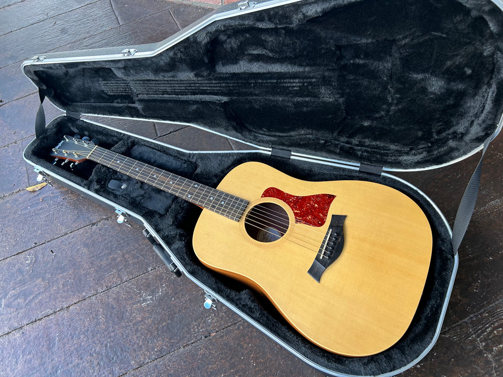 Taylor Big Baby 307 GB w Gator case – Moze Guitars