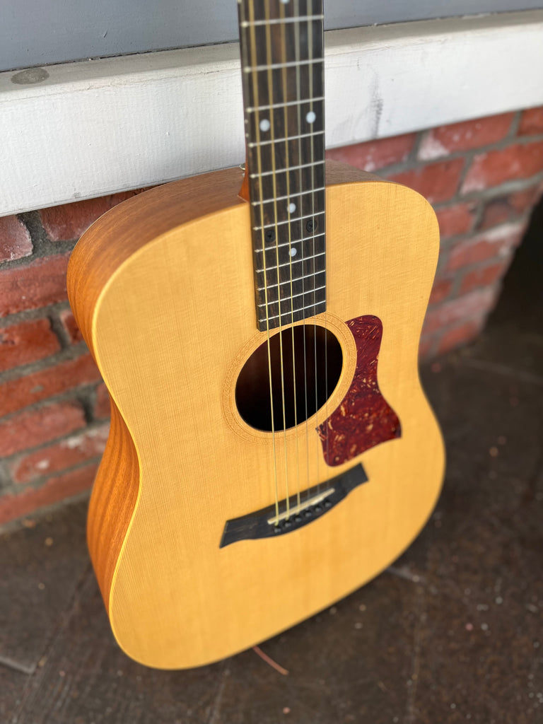 Taylor Big Baby 307 GB w Gator case – Moze Guitars